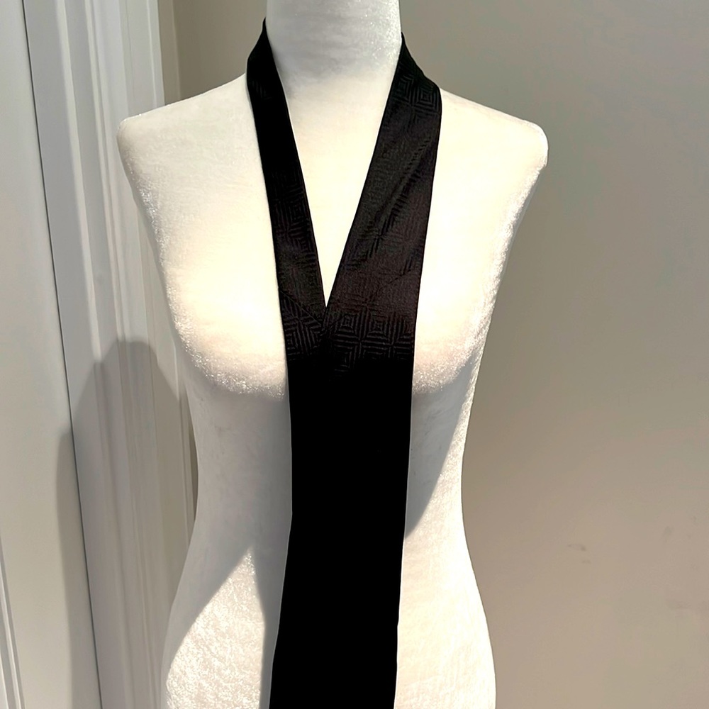 Albert Nipon silk tie - Picture 2 of 9